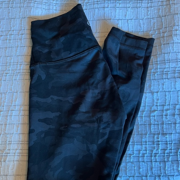 WUNDER TRAIN HIGH-RISE TIGHT 25"
Incognito Camo Multi Grey - Picture 4 of 6